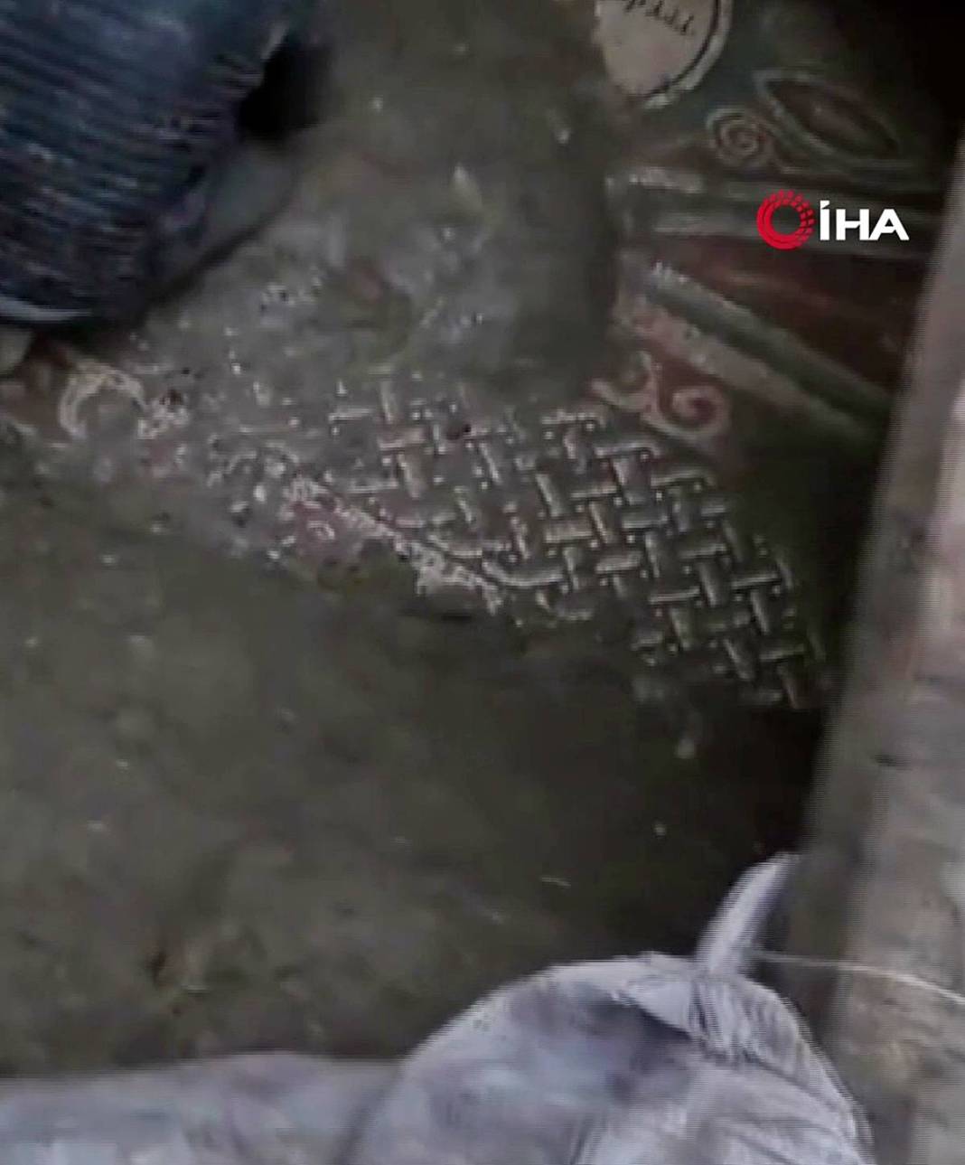 Yaptığı kaçak kazıyı sosyal medyada paylaşınca yakalandı! 2 bin yıllık Roma mozaiği buldu, İtalya'ya satacaktı 6